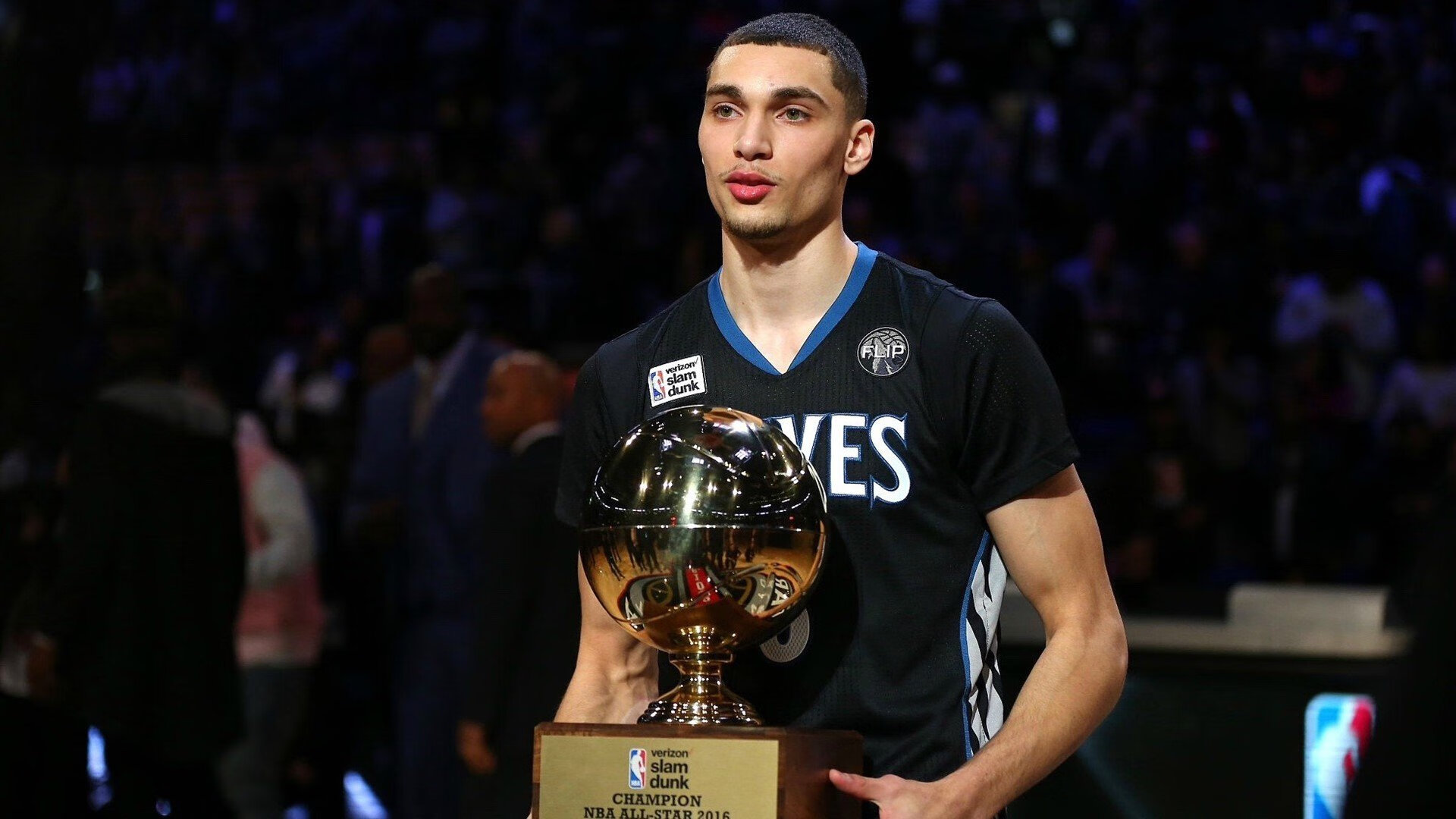 凯里·欧文新书畅销，谈NBA生活与信仰冲突，凯里欧文生活照